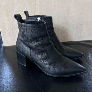 Everlane “The Boss” leather Chelsea boot